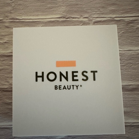 Honest Beauty Walnut Everything Cream Foundation - Picture 2 of 4